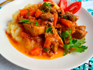 Мясо со сметанной подливкой