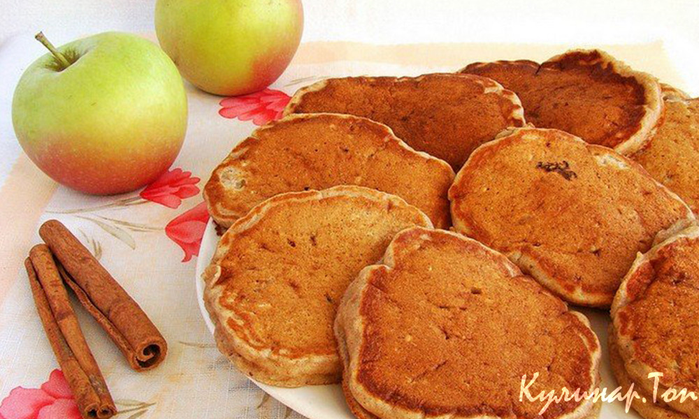 Оладьи с яблоками и корицей