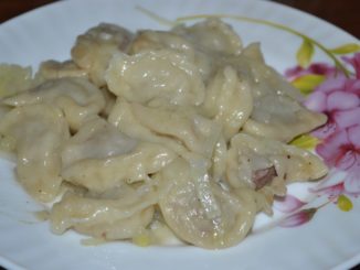 Пельмени жаренные с луком