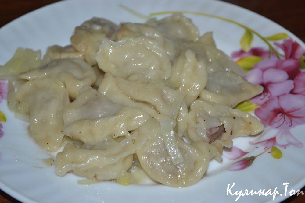 Пельмени жаренные с луком