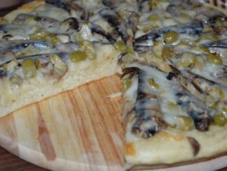 Пицца с грибами и шпротами