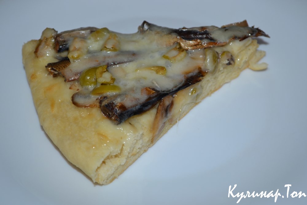 Пицца с грибами и шпротами