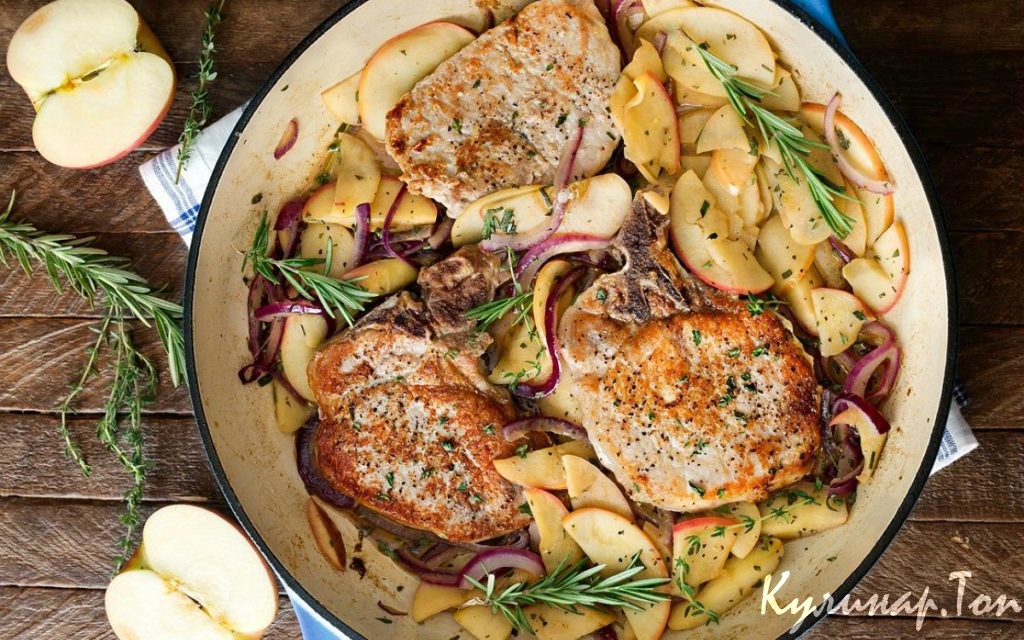 Свинина с яблоками и луком