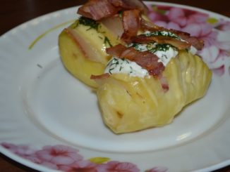 Запеченный картофель с сыром и беконом
