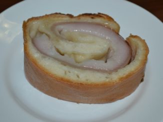 Рулет из свиной шкурки с салом