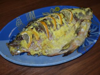 Карась с лимоном, запеченный в духовке
