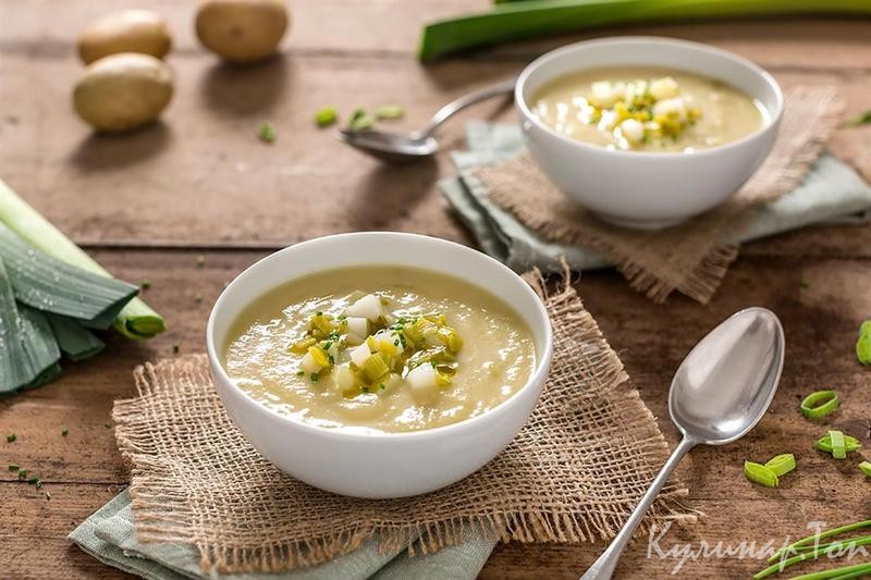 Картофельный суп с луком в мультиварке