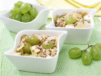 Куриный салат с виноградом и сыром