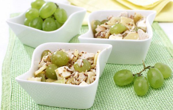 Куриный салат с виноградом и сыром Куриный салат с виноградом и сыром