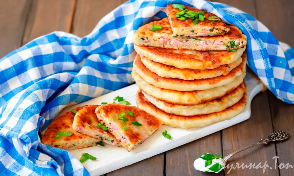 Лепёшки с ветчиной и сыром на сковороде