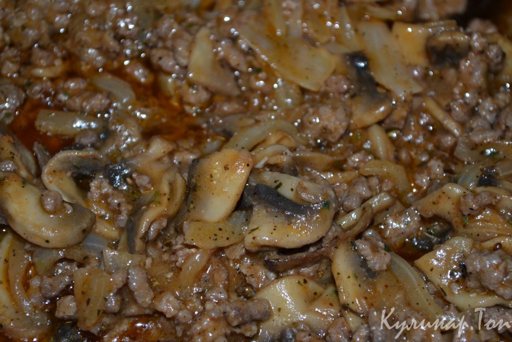 Паста с фаршем и грибами