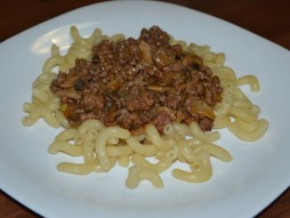 Паста с фаршем и грибами