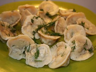 Пельмени с начинкой из мяса курицы и грибов