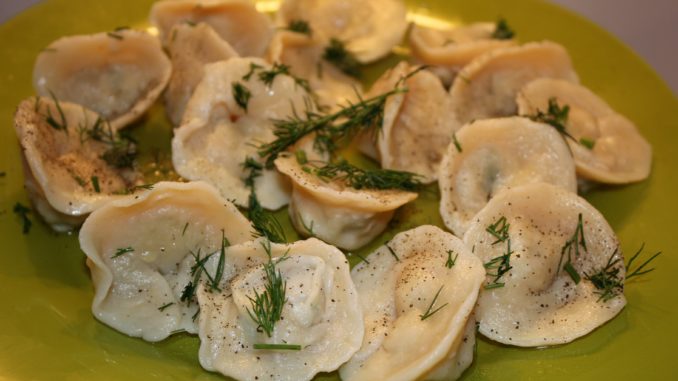 Пельмени с начинкой из мяса курицы и грибов Пельмени с начинкой из мяса курицы и грибов