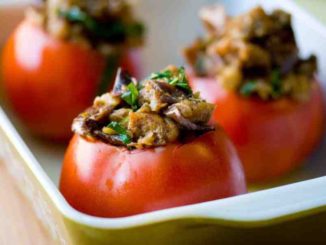 Помидоры, фаршированные грибами и яйцами
