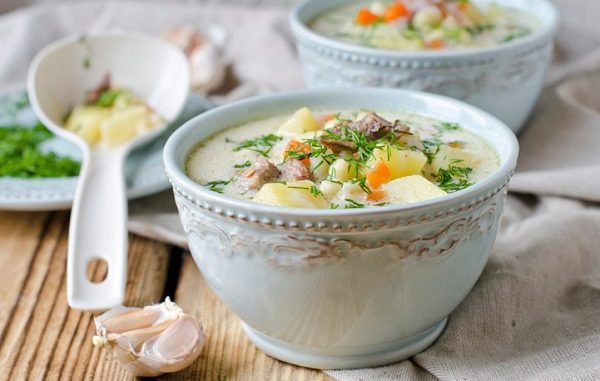 Пряный сырный суп с копченой курицей Пряный сырный суп с копченой курицей
