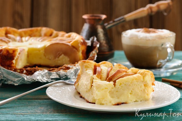 Пышная творожная запеканка с яблоками
