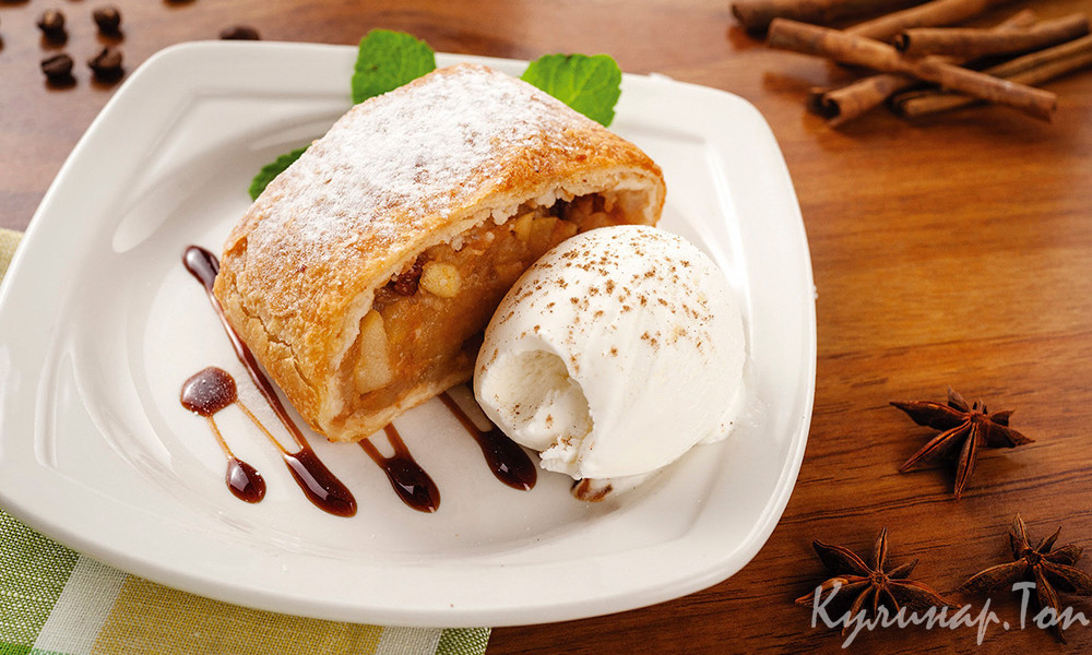 Штрудель с яблоками и корицей