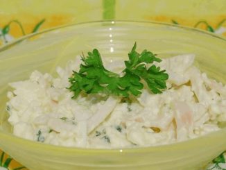 Салат из кальмаров с плавленым сыром
