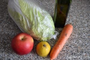Салат из капусты, яблок и моркови