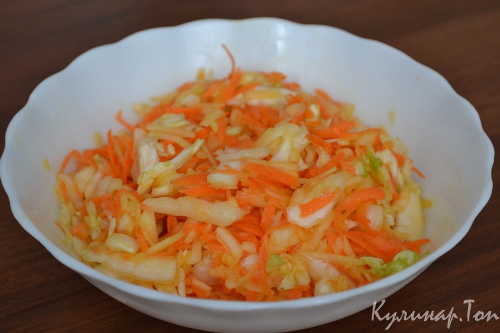 Салат из капусты, яблок и моркови