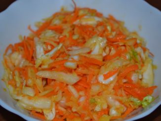 Салат из капусты, яблок и моркови