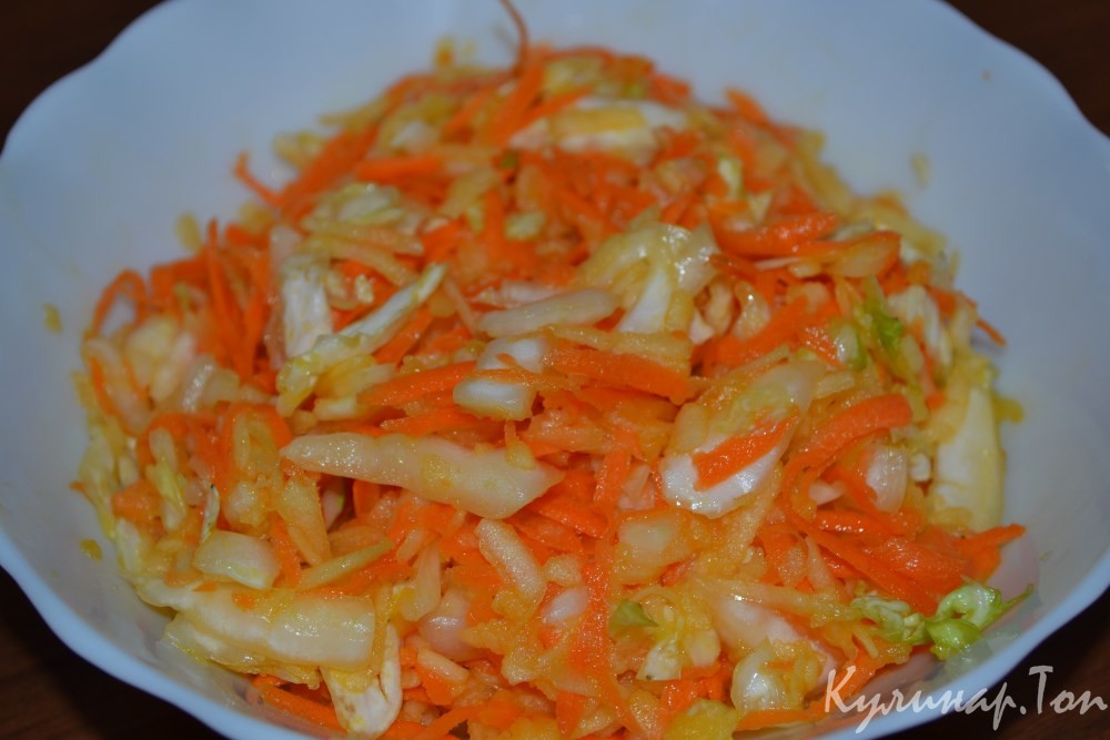 Салат из капусты, яблок и моркови