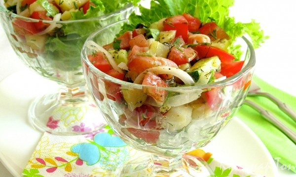 Салат с семгой и корнишонами Салат с семгой и корнишонами