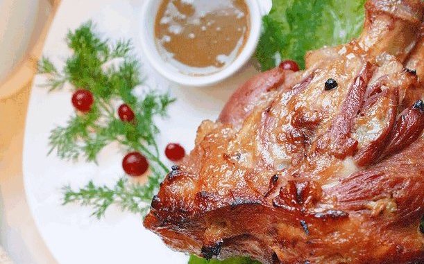 Свиная рулька в пьяном маринаде Свиная рулька в пьяном маринаде