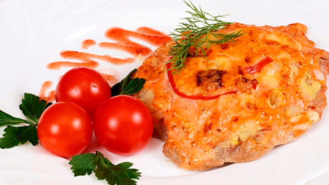 Свинина под овощами с сыром Свинина под овощами с сыром