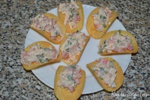 Закуска на чипсах