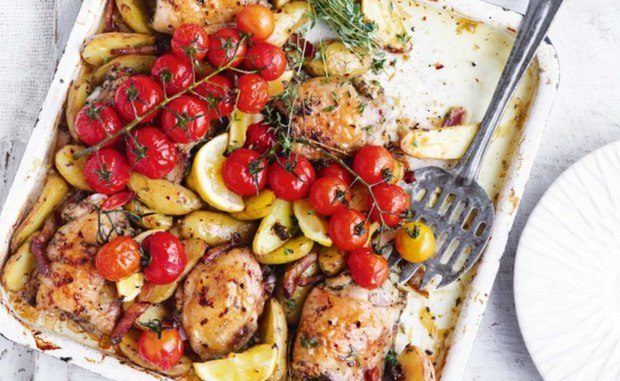 Запеченная курица с картофелем и томатами черри Запеченная курица с картофелем и томатами черри