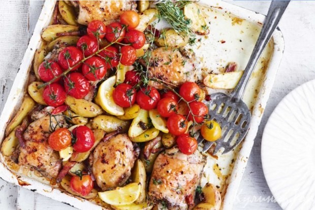 Запеченная курица с картофелем и томатами черри