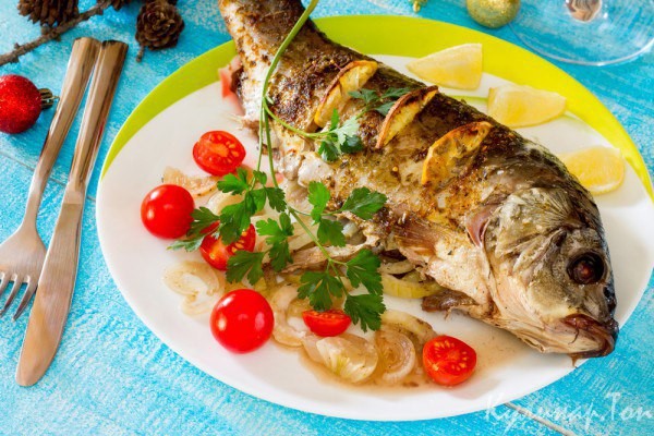Запеченный карп с лимоном