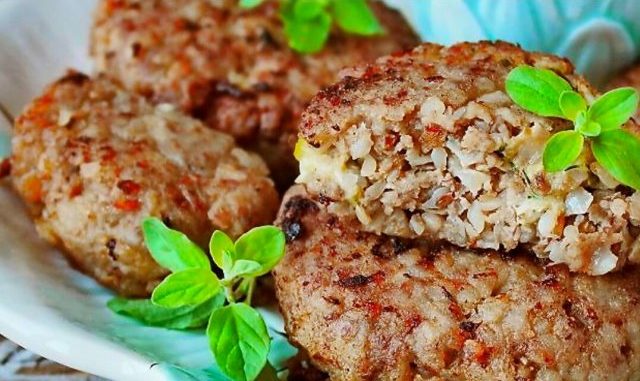 Куриные котлетки с гречневой крупой Куриные котлетки с гречневой крупой