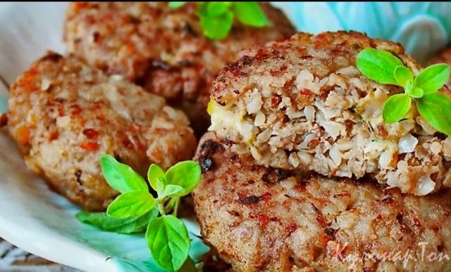 Куриные котлетки с гречневой крупой
