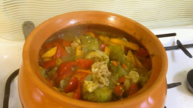 Курица с овощами в горшочках Курица с овощами в горшочках