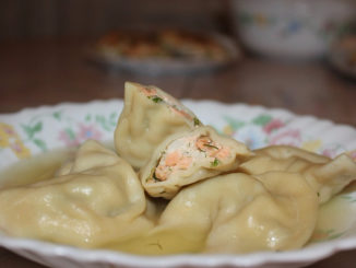 Пельмени с луком и семгой
