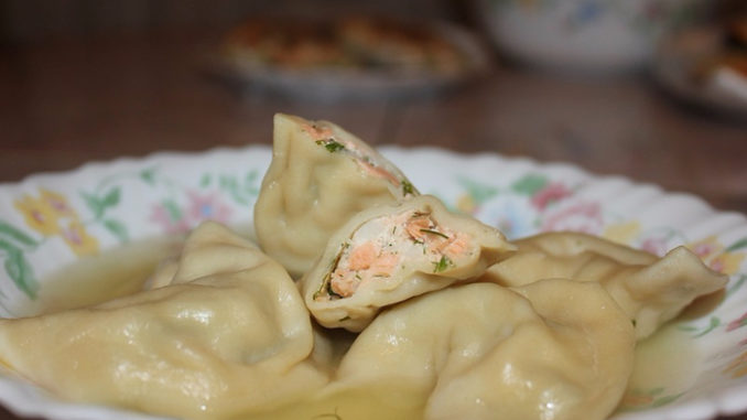 Пельмени с луком и семгой Пельмени с луком и семгой