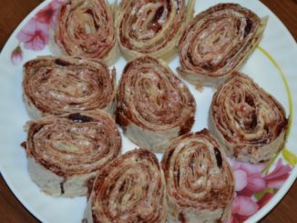 Рулет из лаваша с джемом и орехами