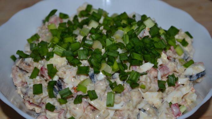 Рыбный салат с булгуром