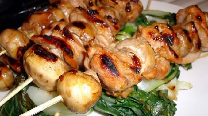 Шашлык из колбасы и грудинки Шашлык из колбасы и грудинки