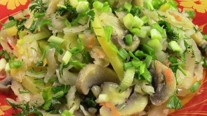 Салат из картофеля, капусты и соленых грибов Салат из картофеля, капусты и соленых грибов