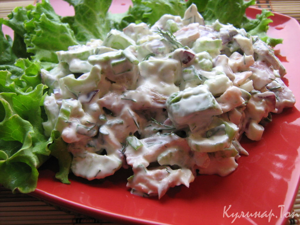Салат из копченой рыбы и яблок