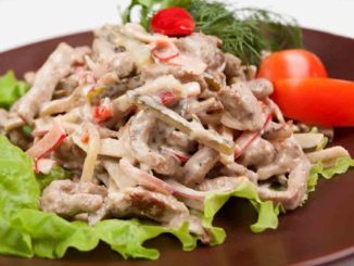 Салат из свинины и курицы