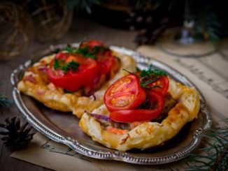 Слойки с овощами и семгой