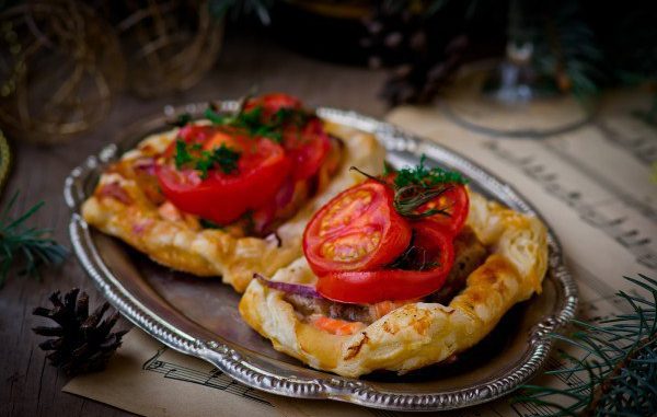 Слойки с овощами и семгой Слойки с овощами и семгой