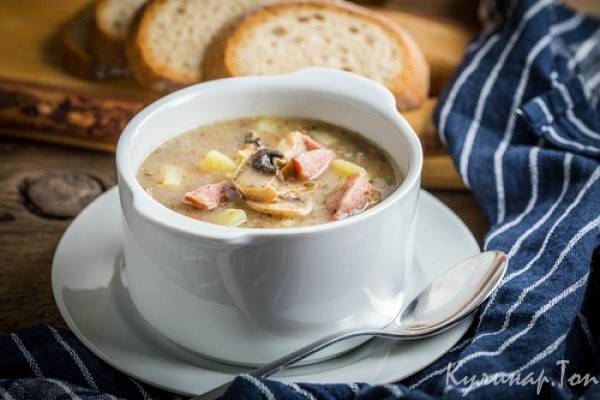 Суп с копчеными колбасками и шампиньонами
