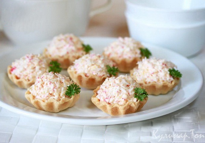 Тарталетки с крабовыми палочками и рисом