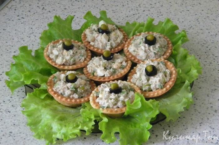 Тарталетки с огурцами и яйцами